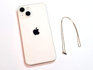 iPhoneやネックレス